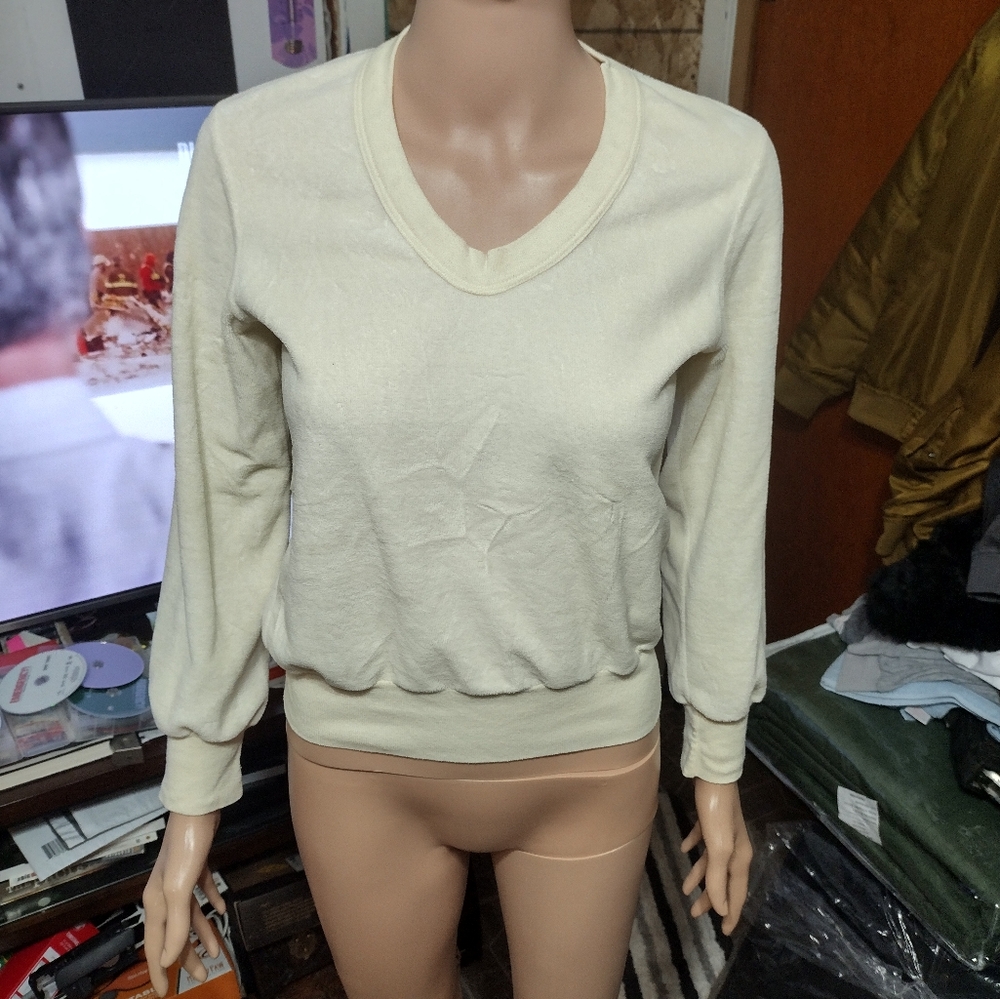 VINTAGE Women's V-neck L/S VELOUR Top.